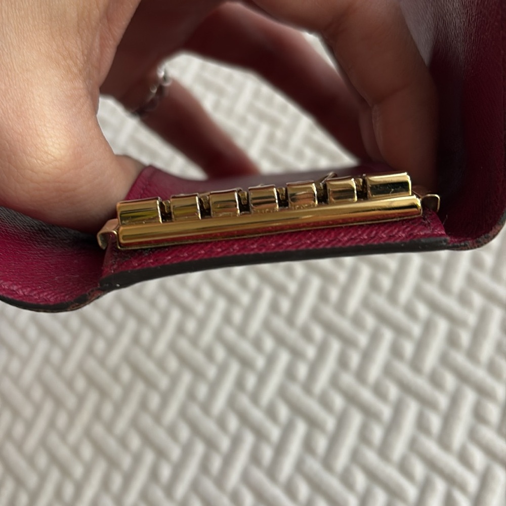 Louis Vuitton 6 Ring Key Holder - Picture 13 of 14